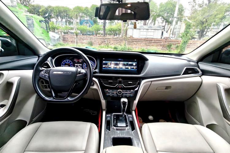 Used Venucia T90 2018 2.0L CVT Smart Connect Luxury Edition China V Standard Interior 3