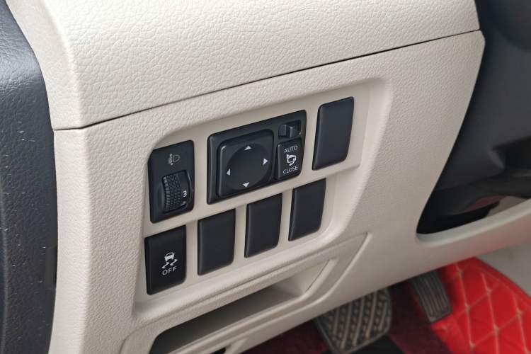 Used Venucia T90 2018 2.0L CVT Smart Connect Luxury Edition China V Standard Interior 4