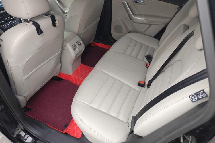 Used Venucia T90 2018 2.0L CVT Smart Connect Luxury Edition China V Standard Interior 6