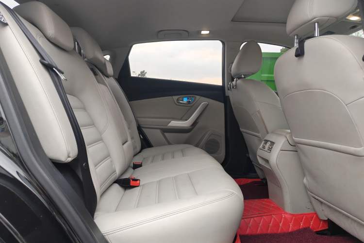 Used Venucia T90 2018 2.0L CVT Smart Connect Luxury Edition China V Standard Interior 8
