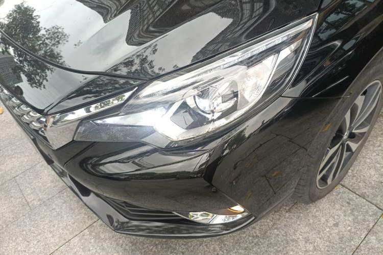 Used Venucia T90 2018 2.0L CVT Smart Connect Luxury Edition China V Standard Left Front Headlight