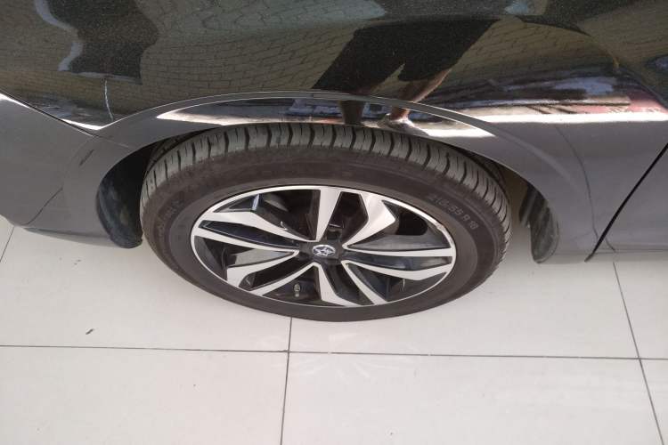 Used Venucia T90 2018 2.0L CVT Smart Connect Luxury Edition China V Standard Left Front Wheel Hub