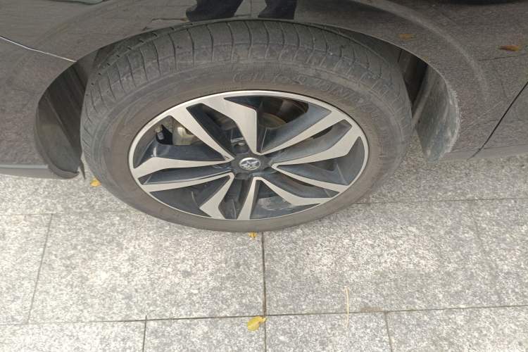 Used Venucia T90 2018 2.0L CVT Smart Connect Luxury Edition China V Standard Left Front Wheel Hub