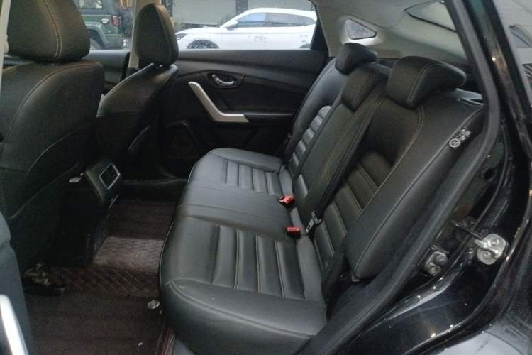 Used Venucia T90 2018 2.0L CVT Smart Connect Luxury Edition China V Standard Left Rear Seat