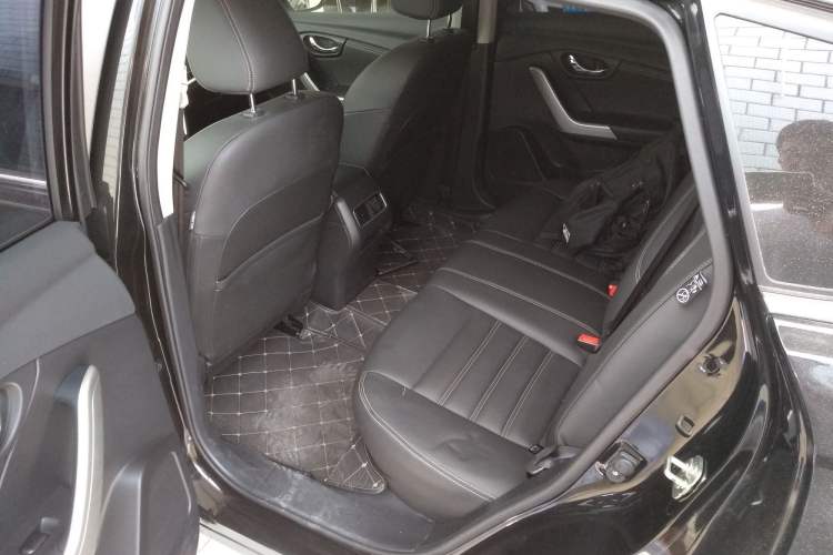 Used Venucia T90 2018 2.0L CVT Smart Connect Luxury Edition China V Standard Left Rear Seat