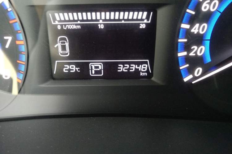 Used Venucia T90 2018 2.0L CVT Smart Connect Luxury Edition China V Standard Odometer Close Up