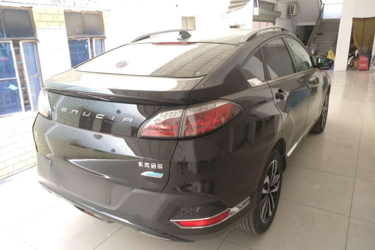 Used Venucia T90 2018 2.0L CVT Smart Connect Luxury Edition China V Standard Rear Right 45 Deg