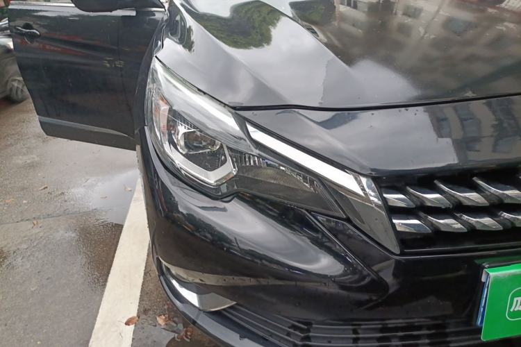 Used Venucia T90 2018 2.0L CVT Smart Connect Luxury Edition China V Standard Right Front Headlight