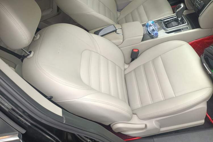 Used Venucia T90 2018 2.0L CVT Smart Connect Luxury Edition China V Standard Right Front Seat