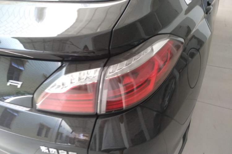 Used Venucia T90 2018 2.0L CVT Smart Connect Luxury Edition China V Standard Right Rear Taillight