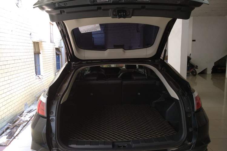 Used Venucia T90 2018 2.0L CVT Smart Connect Luxury Edition China V Standard Trunk