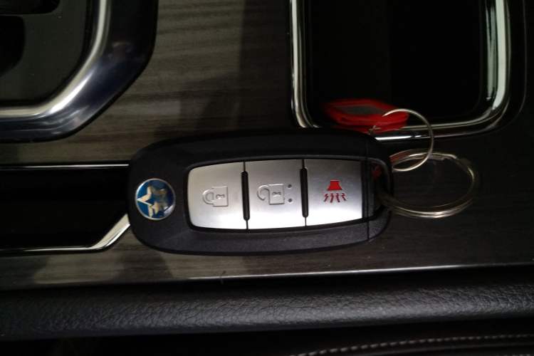 Used Venucia T90 2018 2.0L CVT Smart Connect Luxury Edition China V Standard Vehicle Key