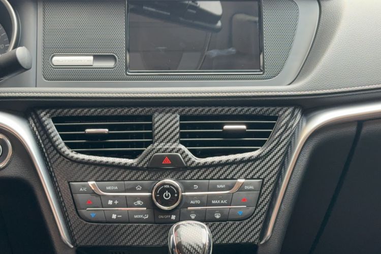 Used Venucia T90 2018 2.0L CVT Smart Connect Fashion Edition China V Standard Audio And AC Panel