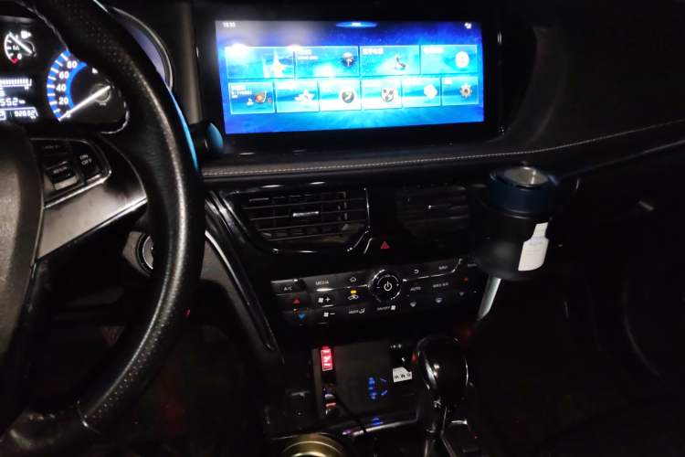 Used Venucia T90 2018 2.0L CVT Smart Connect Luxury Edition China V Standard Audio And AC Panel