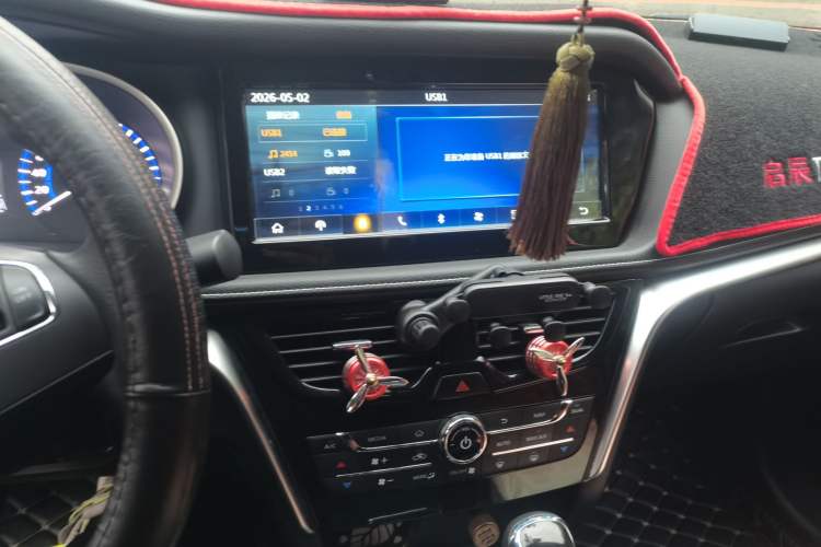 Used Venucia T90 2018 2.0L CVT Smart Connect Fashion Edition China V Standard Audio And AC Panel