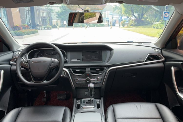 Used Venucia T90 2018 2.0L CVT Smart Connect Fashion Edition China V Standard Center Console
