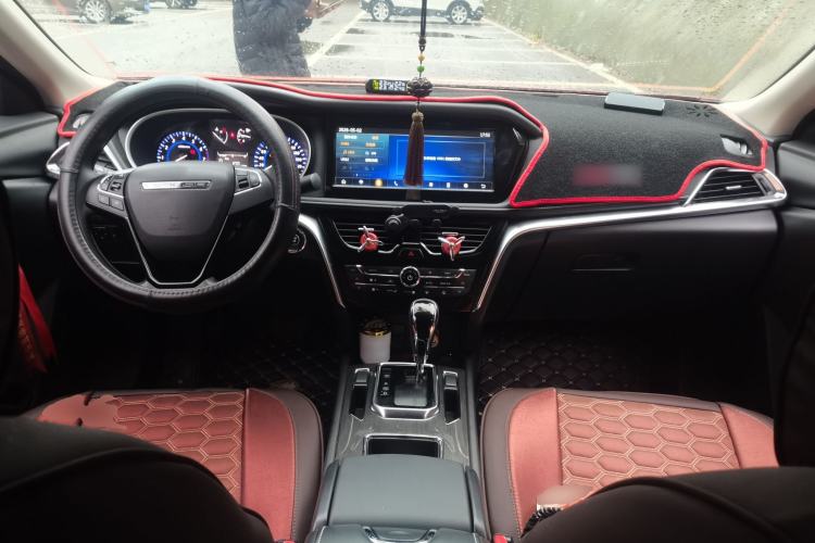 Used Venucia T90 2018 2.0L CVT Smart Connect Fashion Edition China V Standard Center Console
