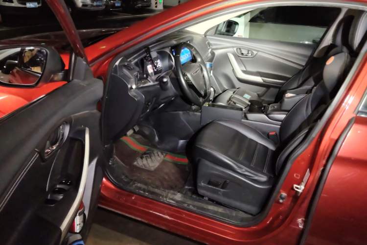 Used Venucia T90 2018 2.0L CVT Smart Connect Luxury Edition China V Standard Driver Seat