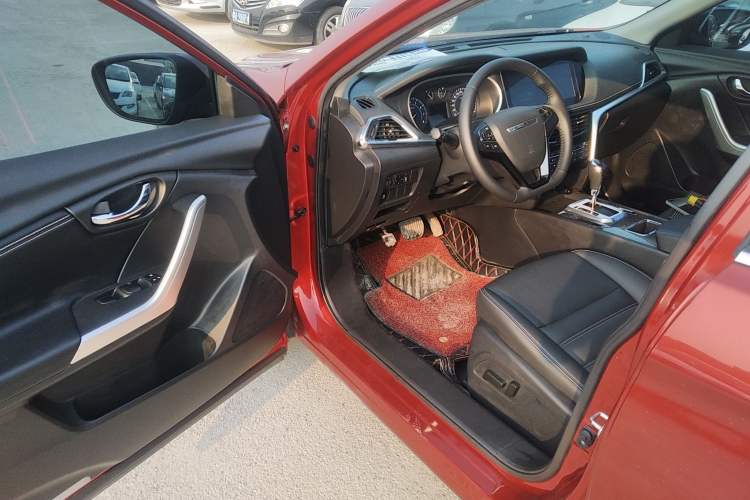 Used Venucia T90 2018 2.0L CVT Smart Connect Luxury Edition China V Standard Driver Seat