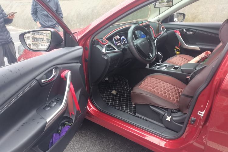 Used Venucia T90 2018 2.0L CVT Smart Connect Fashion Edition China V Standard Driver Seat