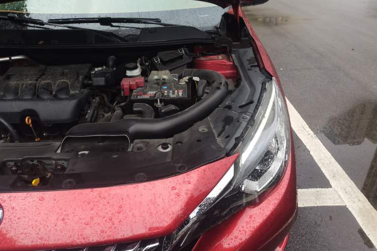 Used Venucia T90 2018 2.0L CVT Smart Connect Fashion Edition China V Standard Engine Bay Left