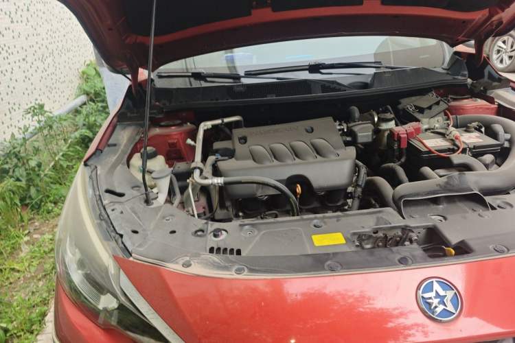 Used Venucia T90 2018 2.0L CVT Smart Connect Luxury Edition China V Standard Engine Bay Right