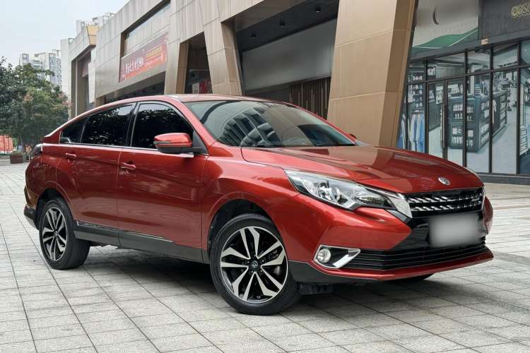 Used Venucia T90 2018 2.0L CVT Smart Connect Fashion Edition China V Standard Front Right 45 Deg