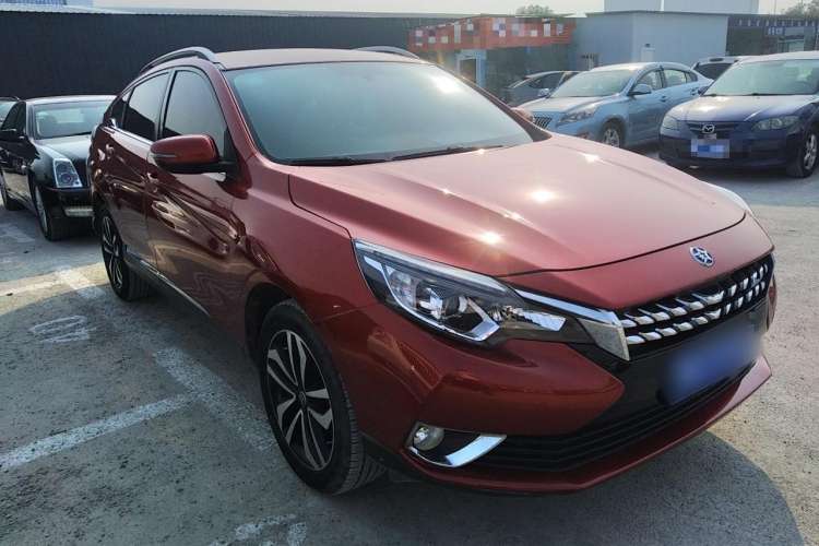 Used Venucia T90 2018 2.0L CVT Smart Connect Luxury Edition China V Standard Front Right 45 Deg
