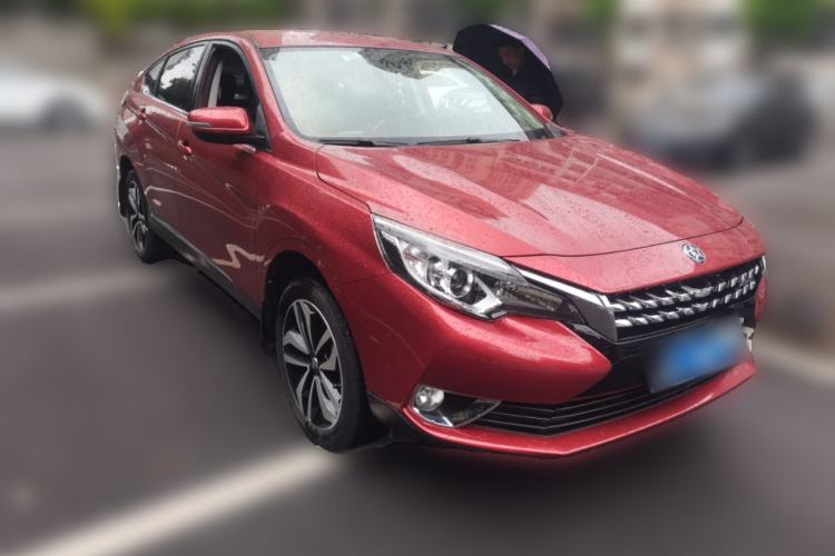 Used Venucia T90 2018 2.0L CVT Smart Connect Fashion Edition China V Standard Front Right 45 Deg