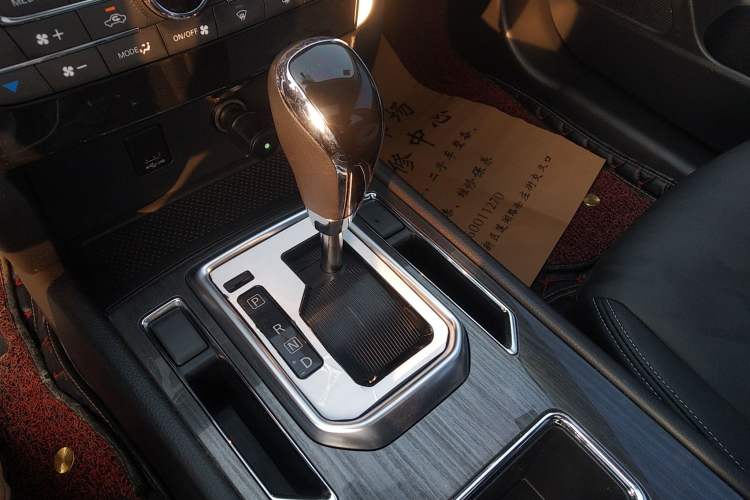 Used Venucia T90 2018 2.0L CVT Smart Connect Luxury Edition China V Standard Gear Lever
