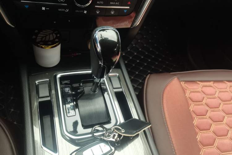 Used Venucia T90 2018 2.0L CVT Smart Connect Fashion Edition China V Standard Gear Lever