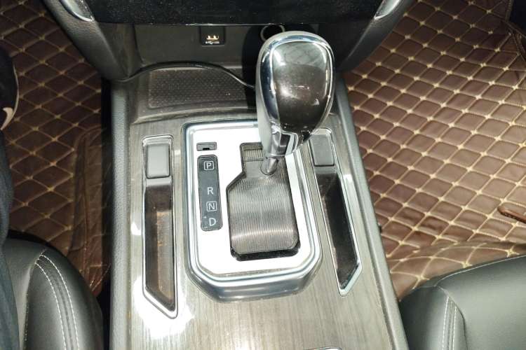 Used Venucia T90 2018 2.0L CVT Smart Connect Luxury Edition China V Standard Gear Lever