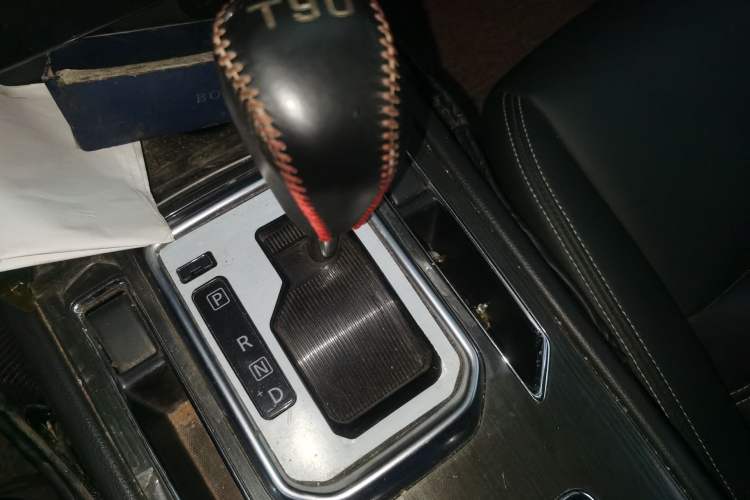 Used Venucia T90 2018 2.0L CVT Smart Connect Luxury Edition China V Standard Gear Lever