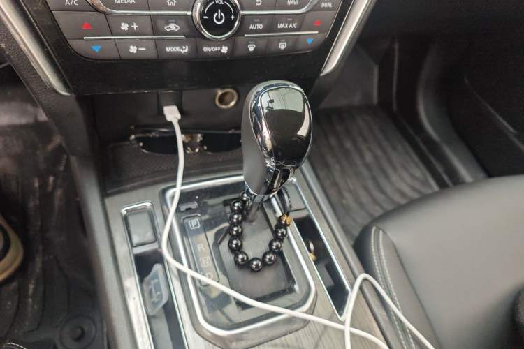 Used Venucia T90 2018 2.0L CVT Smart Connect Luxury Edition China V Standard Gear Lever