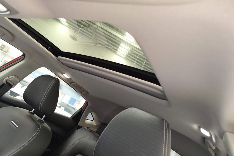 Used Venucia T90 2018 2.0L CVT Smart Connect Luxury Edition China V Standard Headliner