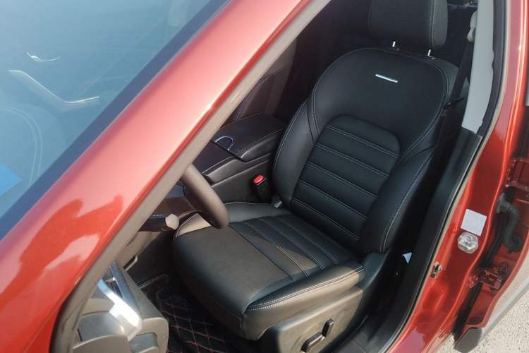 Used Venucia T90 2018 2.0L CVT Smart Connect Luxury Edition China V Standard Left Front Seat