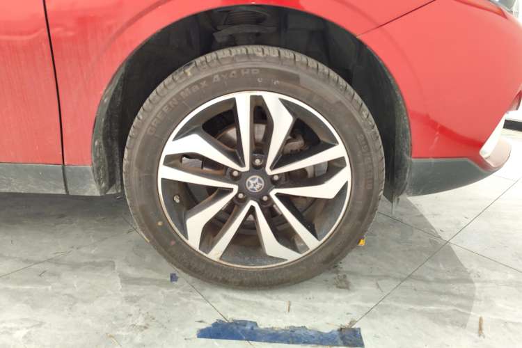 Used Venucia T90 2018 2.0L CVT Smart Connect Luxury Edition China V Standard Left Front Wheel Hub