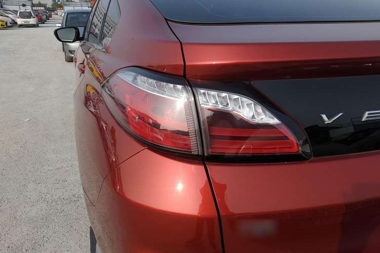 Used Venucia T90 2018 2.0L CVT Smart Connect Luxury Edition China V Standard Left Rear Taillight