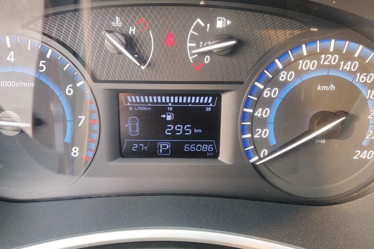 Used Venucia T90 2018 2.0L CVT Smart Connect Luxury Edition China V Standard Odometer Close Up
