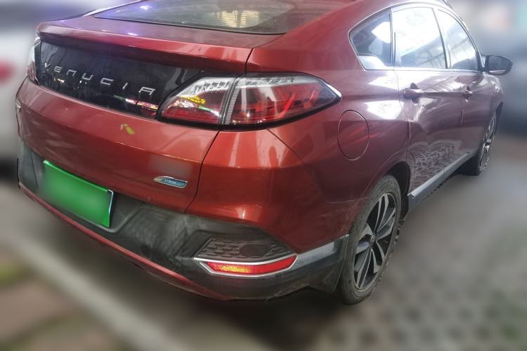 Used Venucia T90 2018 2.0L CVT Smart Connect Luxury Edition China V Standard Rear Right 45 Deg