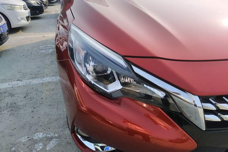 Used Venucia T90 2018 2.0L CVT Smart Connect Luxury Edition China V Standard Right Front Headlight