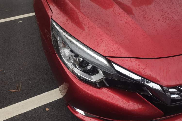 Used Venucia T90 2018 2.0L CVT Smart Connect Fashion Edition China V Standard Right Front Headlight
