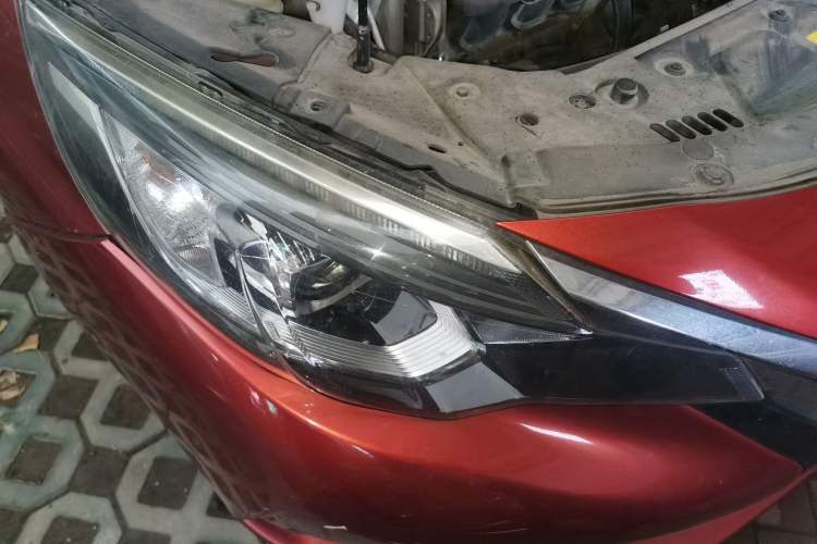 Used Venucia T90 2018 2.0L CVT Smart Connect Luxury Edition China V Standard Right Front Headlight