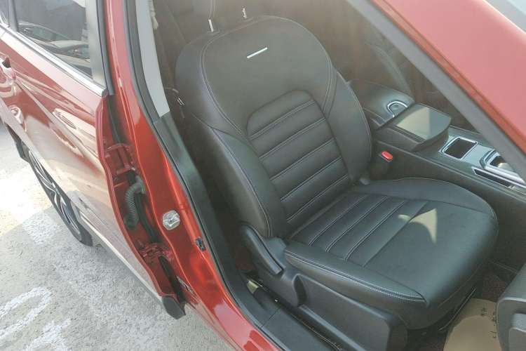 Used Venucia T90 2018 2.0L CVT Smart Connect Luxury Edition China V Standard Right Front Seat