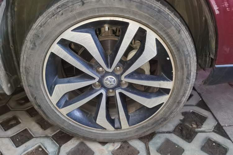 Used Venucia T90 2018 2.0L CVT Smart Connect Luxury Edition China V Standard Right Front Wheel Hub
