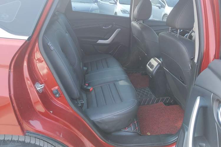 Used Venucia T90 2018 2.0L CVT Smart Connect Luxury Edition China V Standard Right Rear Seat