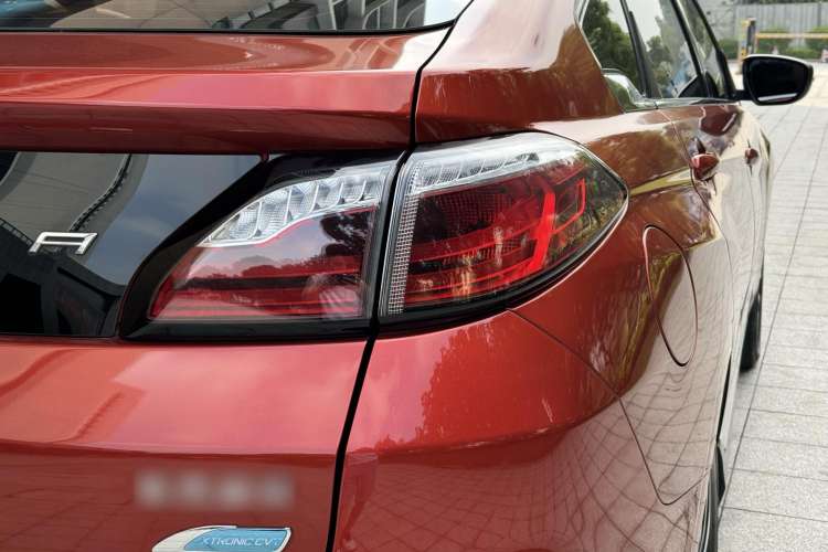 Used Venucia T90 2018 2.0L CVT Smart Connect Fashion Edition China V Standard Right Rear Taillight