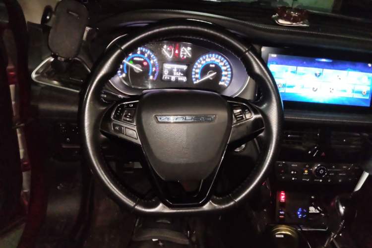 Used Venucia T90 2018 2.0L CVT Smart Connect Luxury Edition China V Standard Steering Wheel