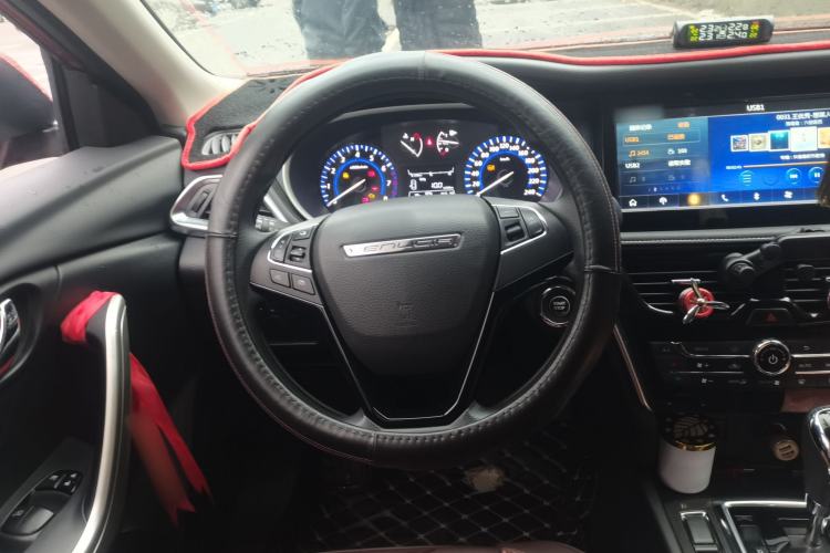 Used Venucia T90 2018 2.0L CVT Smart Connect Fashion Edition China V Standard Steering Wheel