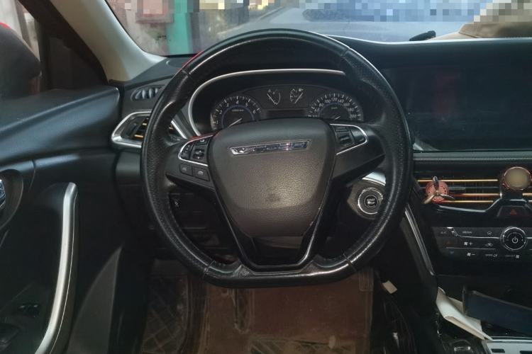 Used Venucia T90 2018 2.0L CVT Smart Connect Luxury Edition China V Standard Steering Wheel